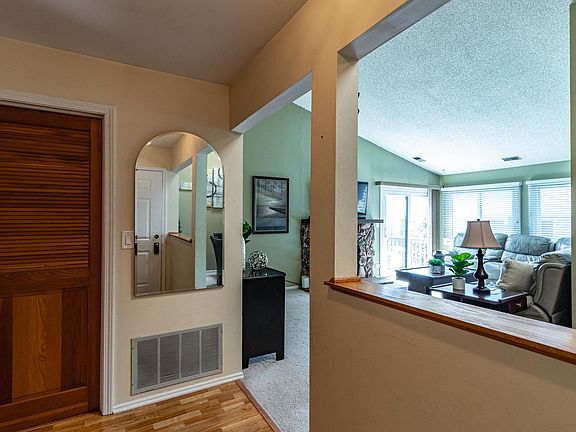 4th image of 1064 Hidden Lake Dr #1064