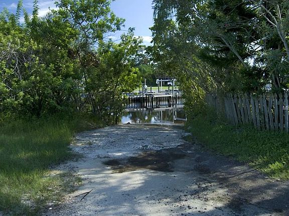 4th image of 4846 Blue Jay Cir