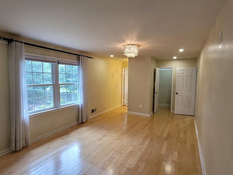 5915 Parkridge Ln — Photo 4