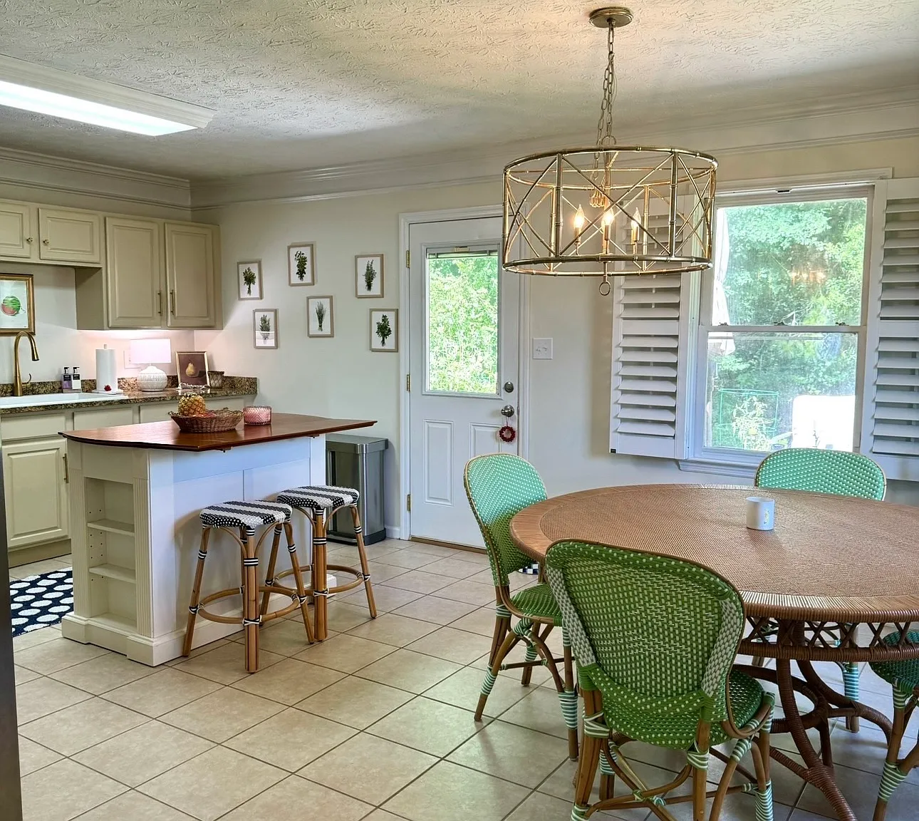 410 Seagraves Dr — Photo 4