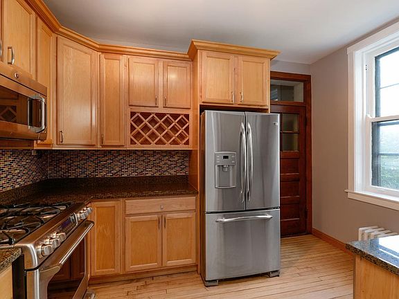 5th image of 1304 W Waveland Ave #1