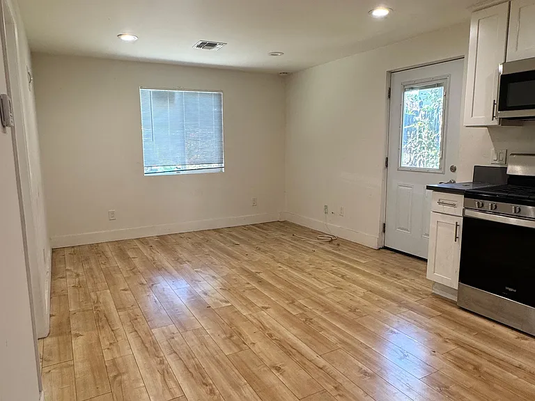 17830 Elkwood St — Photo 2