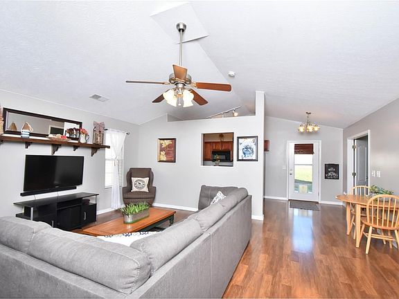 4th image of 120 Blue Heron Pl