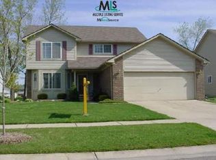 153 Woodslee Dr, Troy, MI