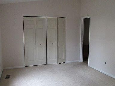 3rd image of 37 Oak Crest Ct