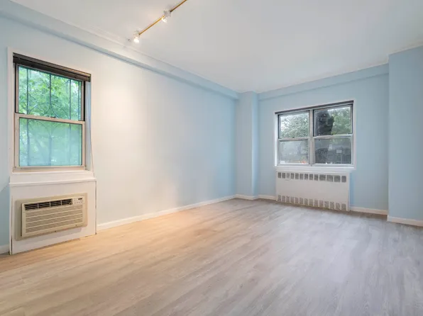 30 West 60th Street image 4 of 20