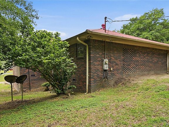 3rd image of 304 River Chase Rd