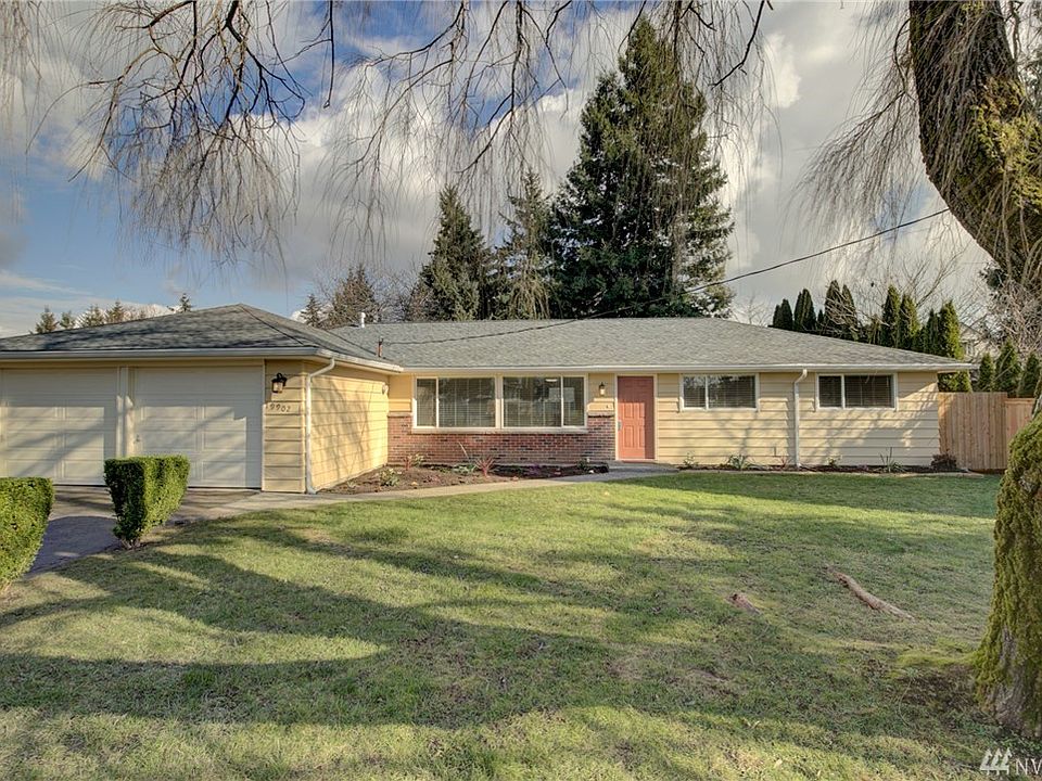 Welcome home! This turnkey North Hill rambler awaits its new owner!