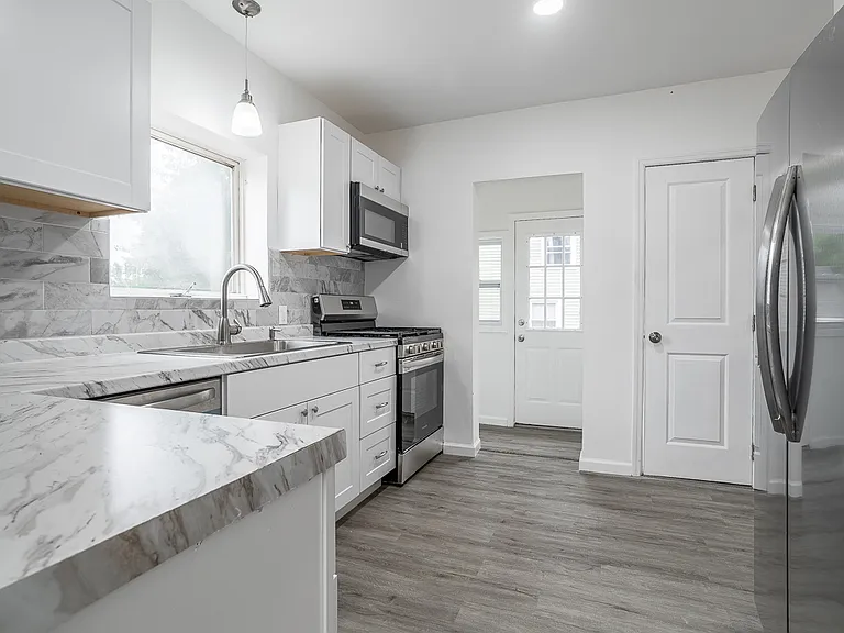 129 S Coles Ave — Photo 5