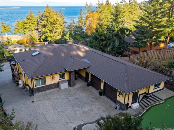 3030 Dolphin Dr, Nanaimo, BC V9P 9J3