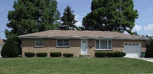 1st image of 301 E Pfitzer Dr