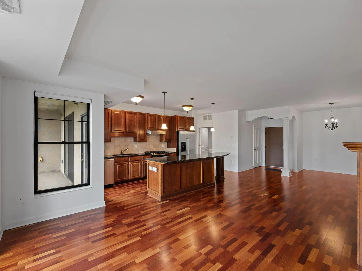 1 bed, 1.0 bath, 1000 sqft, $1,995 — Photo 2