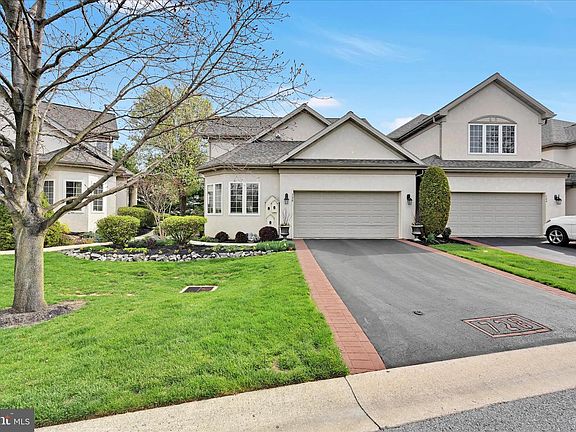 3rd image of 728 Woodfield Dr