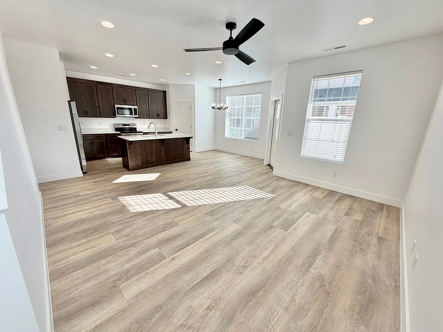 1424 Victors St — Photo 4