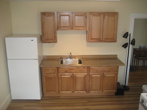 2nd image of 444 Dubuque St #3S