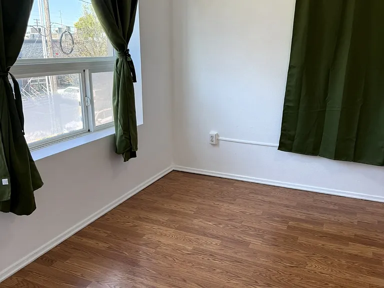 1109 SE Division St #1 — Photo 3