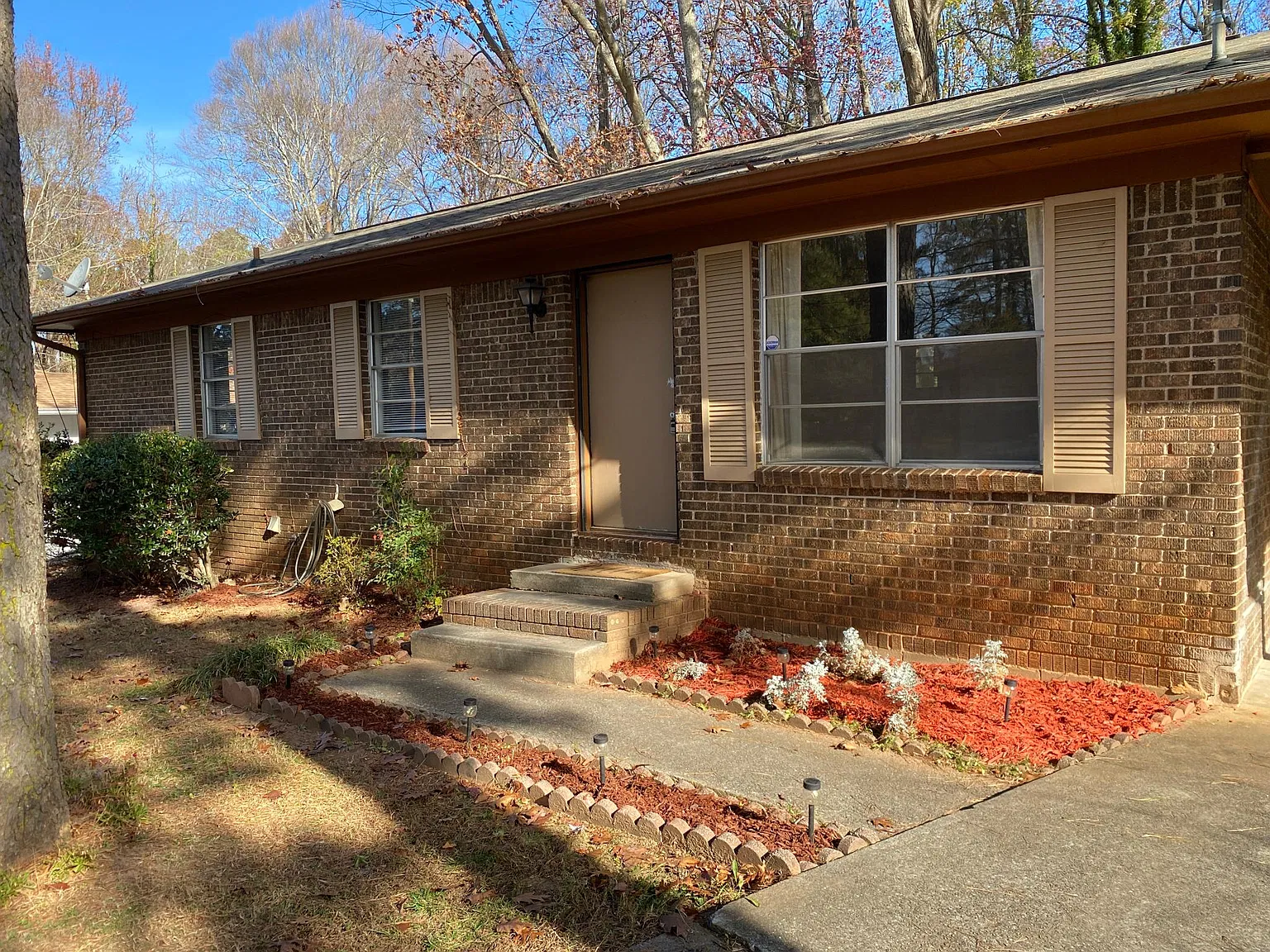 3 bed, 1.5 bath, 1118 sqft, $1,900 — Photo 2