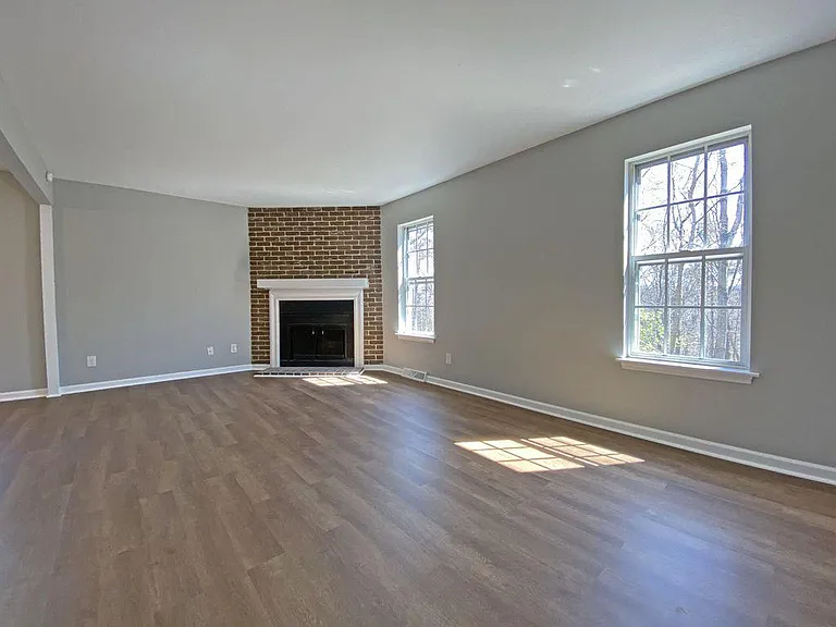 2452 Whitney Ct — Photo 5