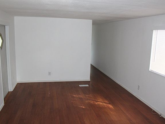 3rd image of 5431 Rogers Ave