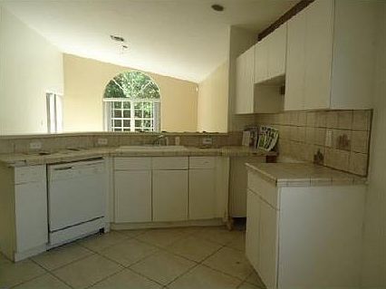 4th image of 13850 NW 22nd Ct