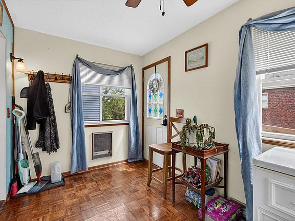 3rd image of 2015 N Zenith Ave