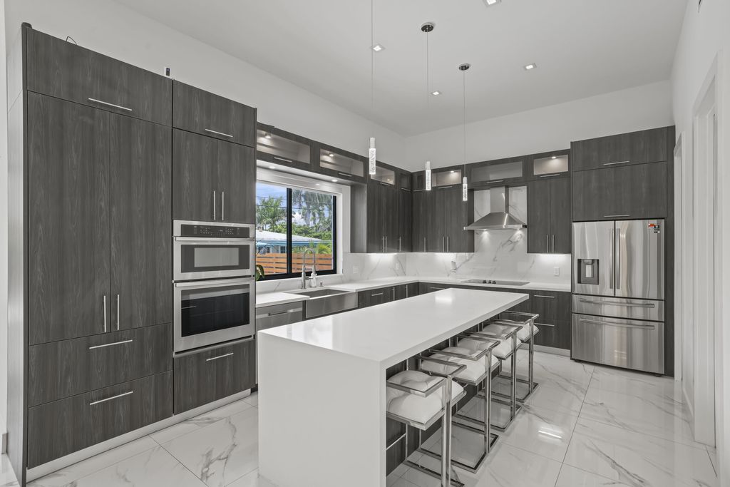2620 SE 6th Street, photo 3