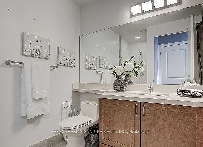 1 Upper Duke Cres #901 — Photo 16