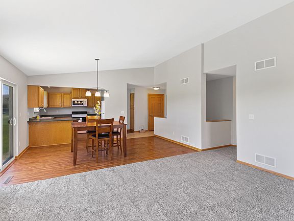 5th image of W1960 Summer Hill Dr