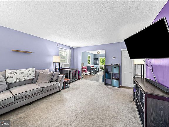 4th image of 435 N Sycamore Ave