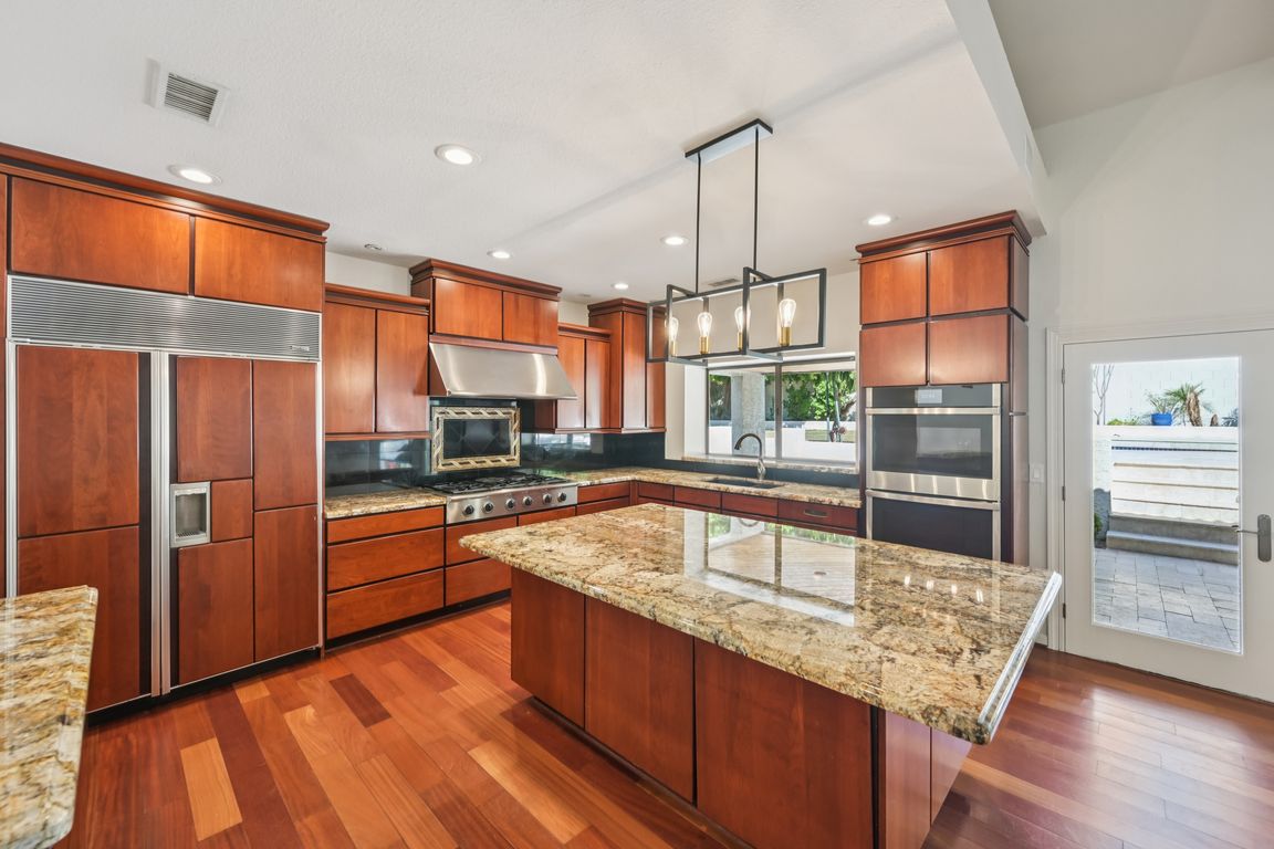 next background image