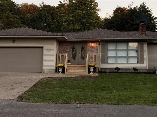 10 E Wellock Dr, Akron, OH 44319