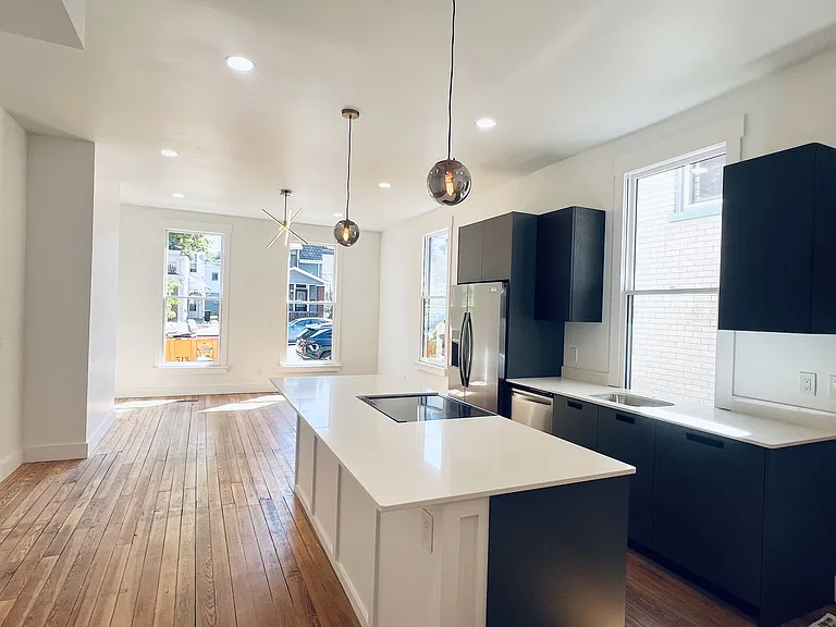 940 Monroe St — Photo 1