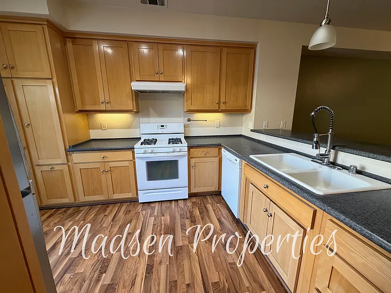 2188 Nord Ave — Photo 6