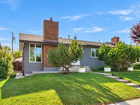 3rd image of 1115 Marcombe Cres NE
