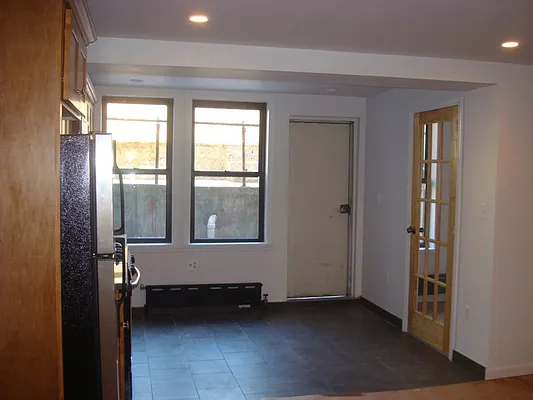 Rented by MCR Realty | media 27