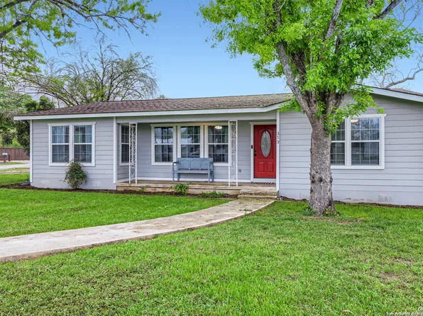 313 N SEGUIN, La Vernia, TX 78121