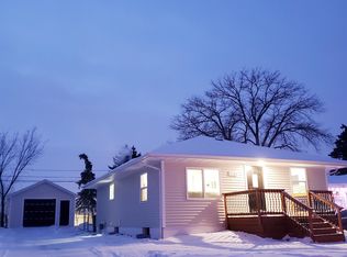 1122 7th St SW, Minot, ND 58701