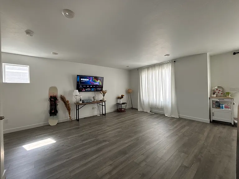 1783 E Fall St — Photo 8