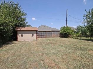 1017 NW 28th St, Moore, OK 73160