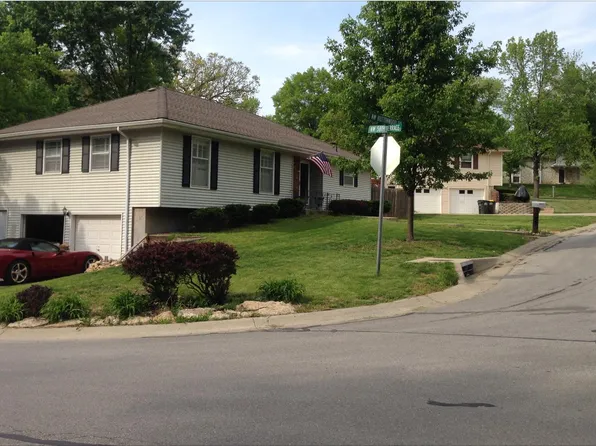5804 NW Buttonwood Dr, Kansas City, MO 64152