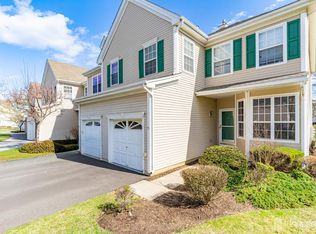 55 Woods Edge Ct, Parlin, NJ 08859