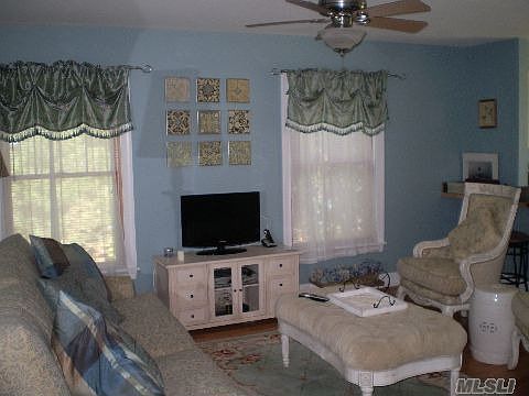 5th image of 29 Gardners Ln APT 1C