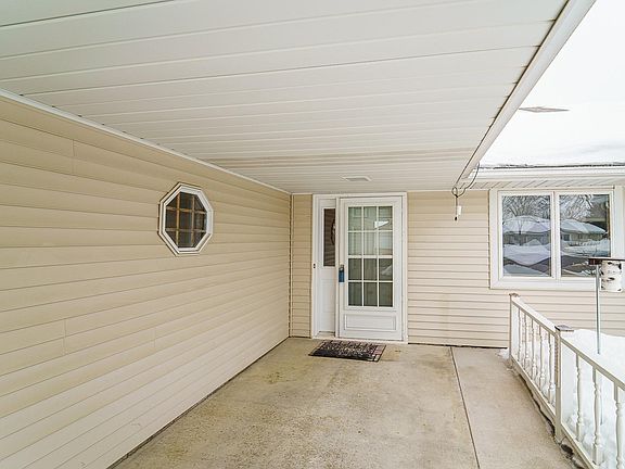 4th image of 1094 Riverwood Ct