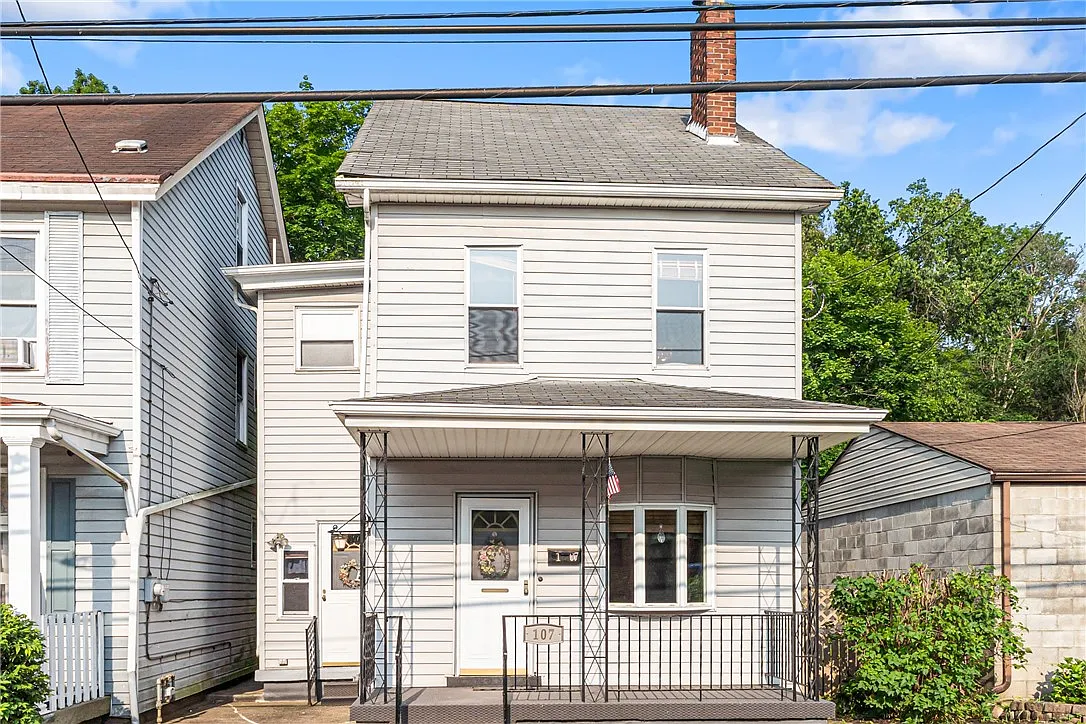 107 Railroad Ave photo 1