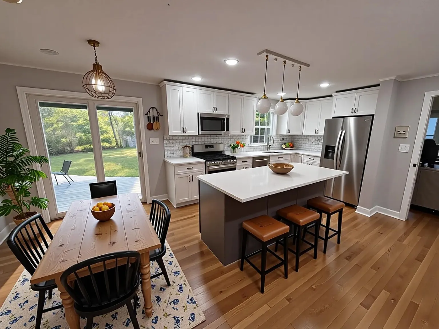 4 bed, 2.5 bath, $6,500 — Photo 2