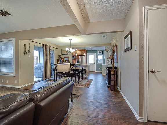 5th image of 2010 Gardanne Ln