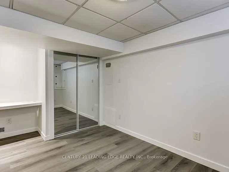 104 Leslie St #LOWER — Photo 15