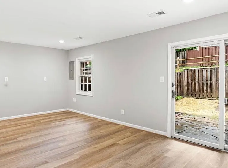 405 Amberfield Ln — Photo 1