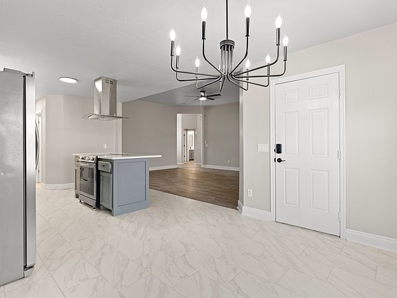 3rd image of 341 E Plantation Ter