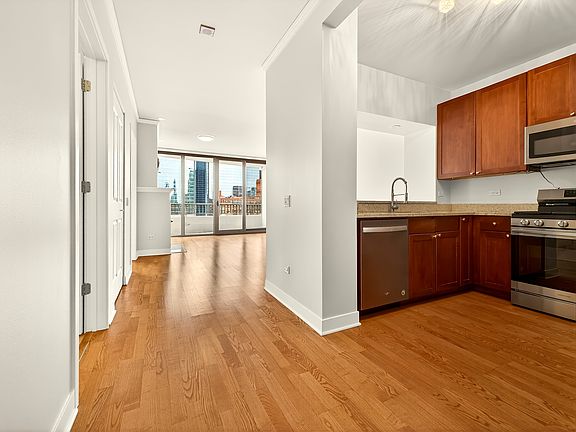 5th image of 200 N Jefferson St APT 1507